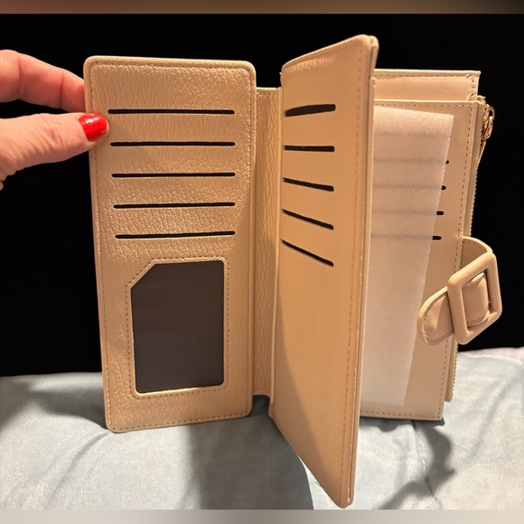 NWT Elegant Cream Extra Large Capacity Vegan Leather Clutch Wallet - Picture 7 of 13